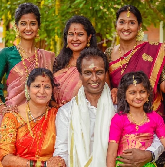 Keerthi Pandian with her father, mother, niece, and two sisters