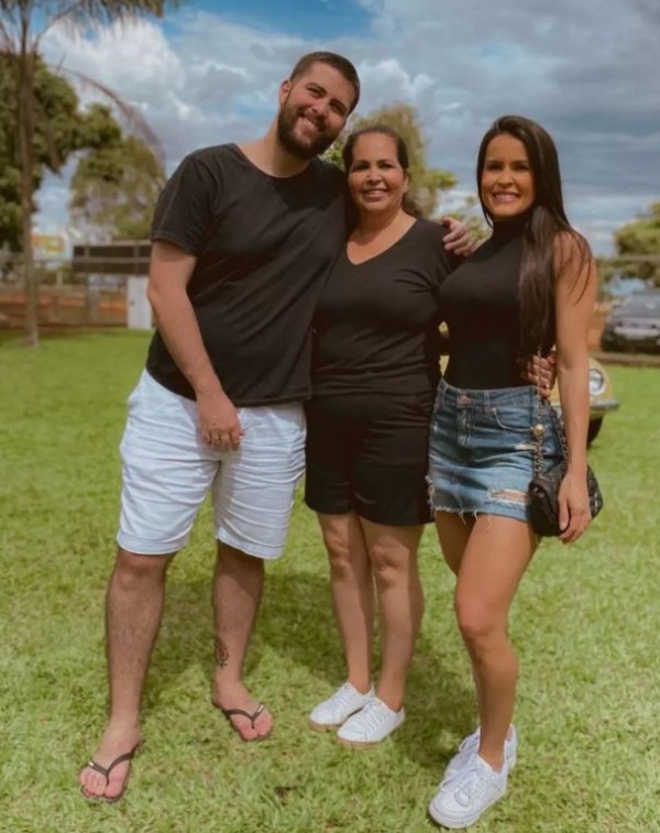 Larissa Borges with her mother, Angela Borges, and brother, Daniel Borges (right to left)