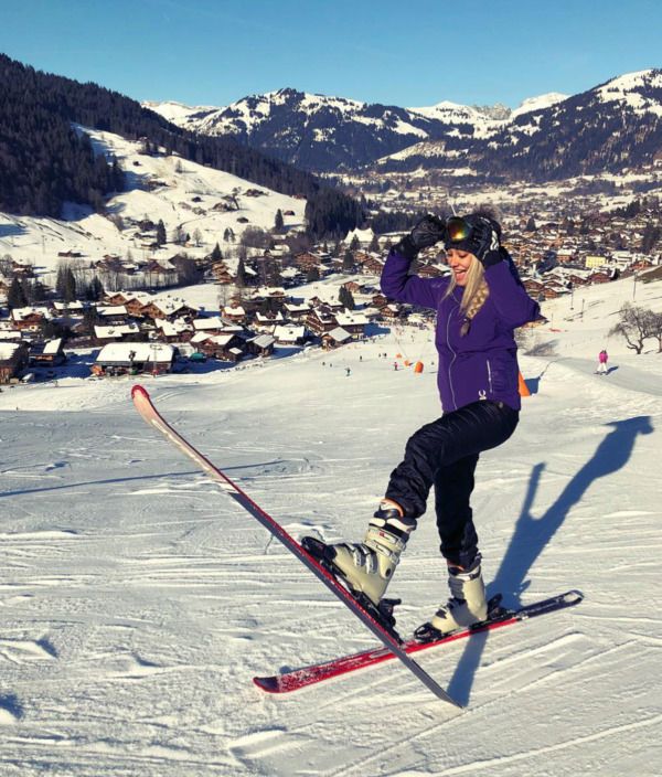 Lisa Haydon skiing on her vacation