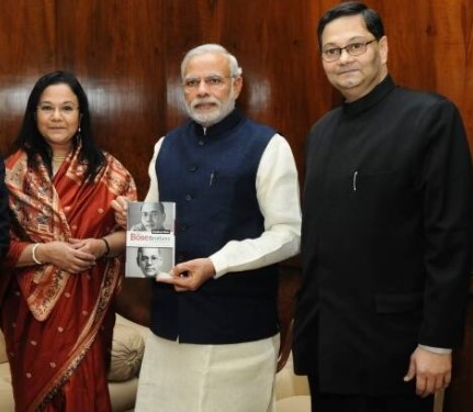 Madhuri Bose with Narendra Modi and Chandra Kumar Bose