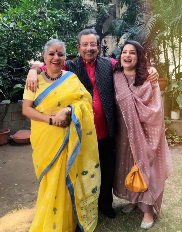 Mallika Dua with her parents