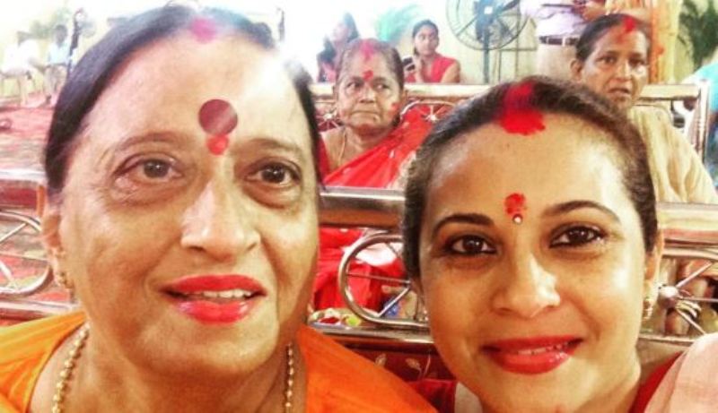 Manasi Joshi Roy (Right) with her mother