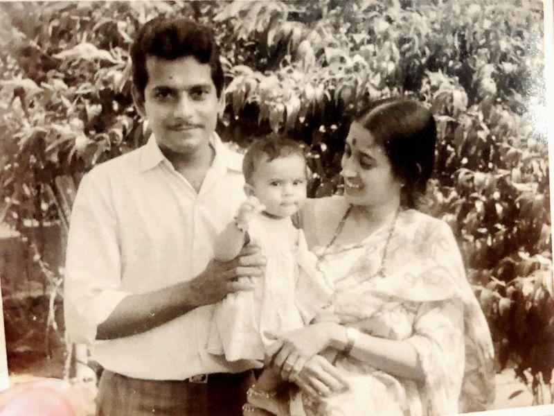 Manasi Joshi Roy's childhood picture with her parents