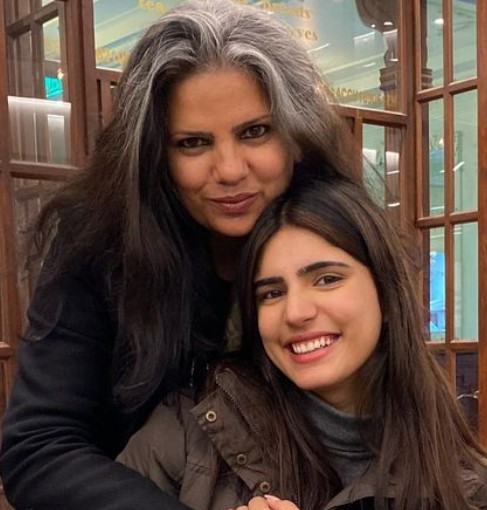 Medha Rana with her mother