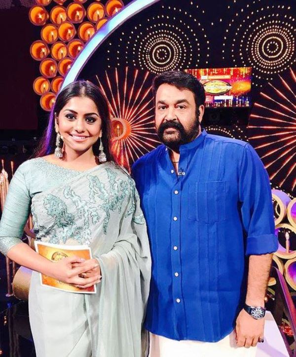 Meera Nandan and Mohanlal on the set of Amrita TV Malayalam talk show Lal Salam (2017)
