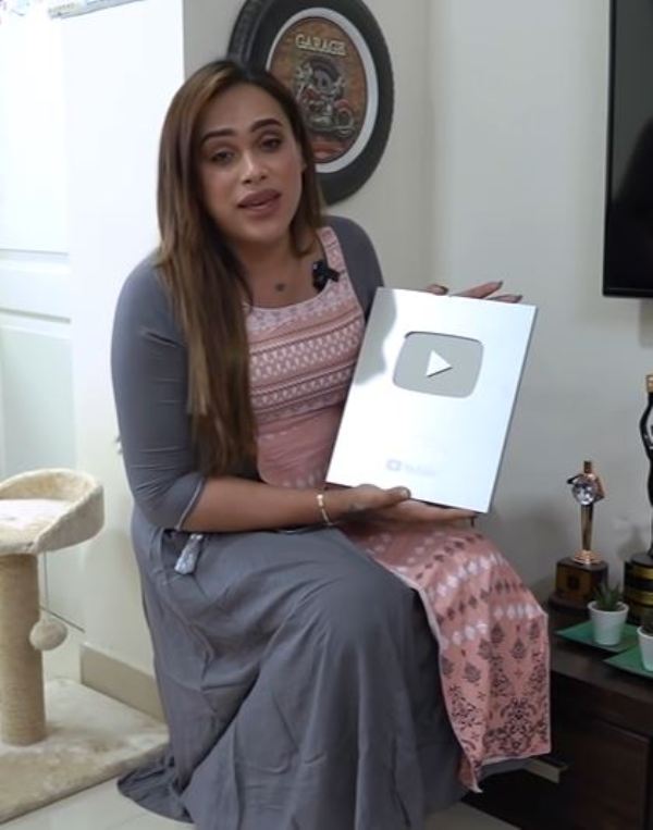 Milla Babygal with her Silver YouTube Plaque