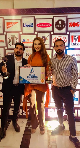 Nadia Hussain Khan with her award