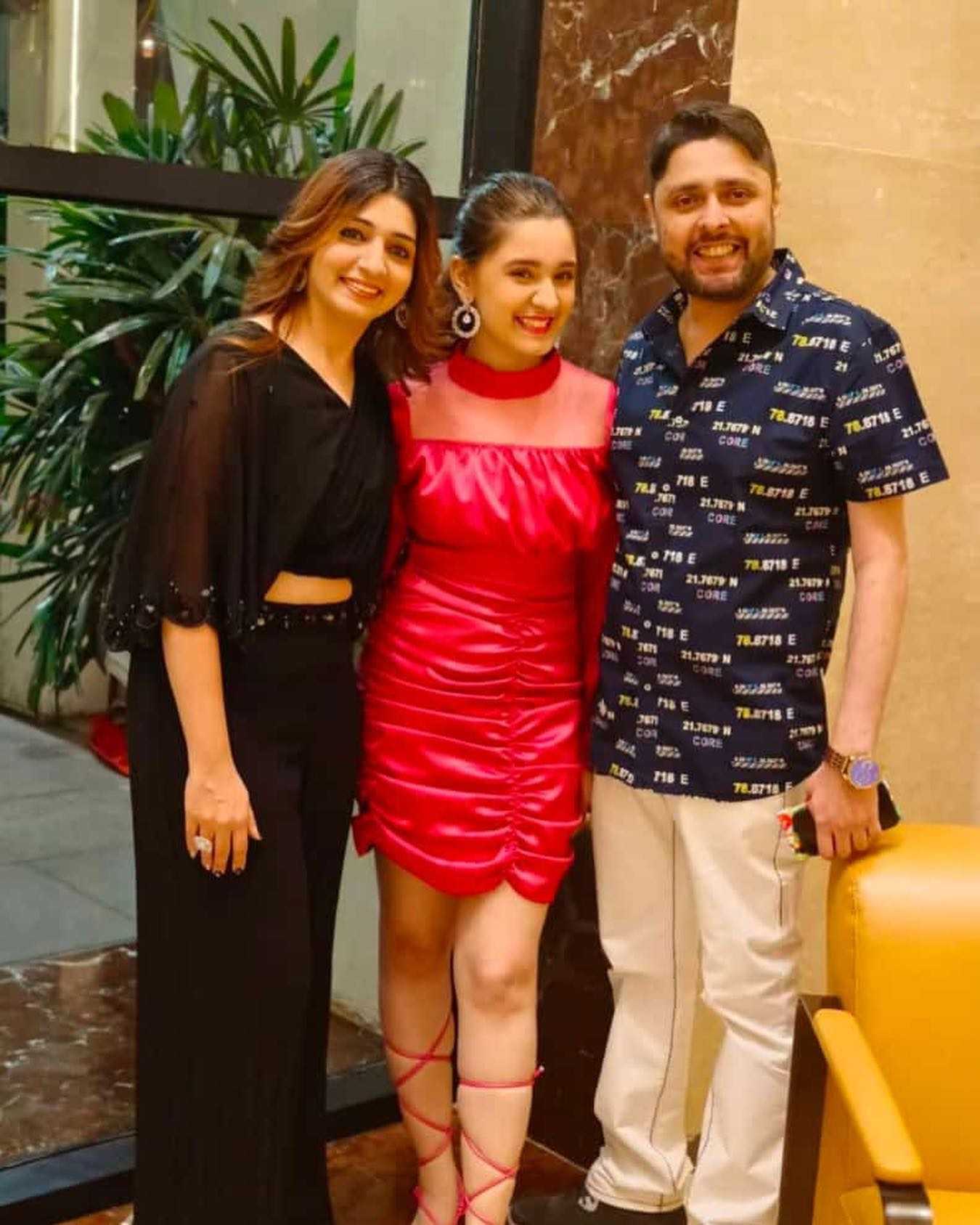 Naisha Khanna (in red) with her parents