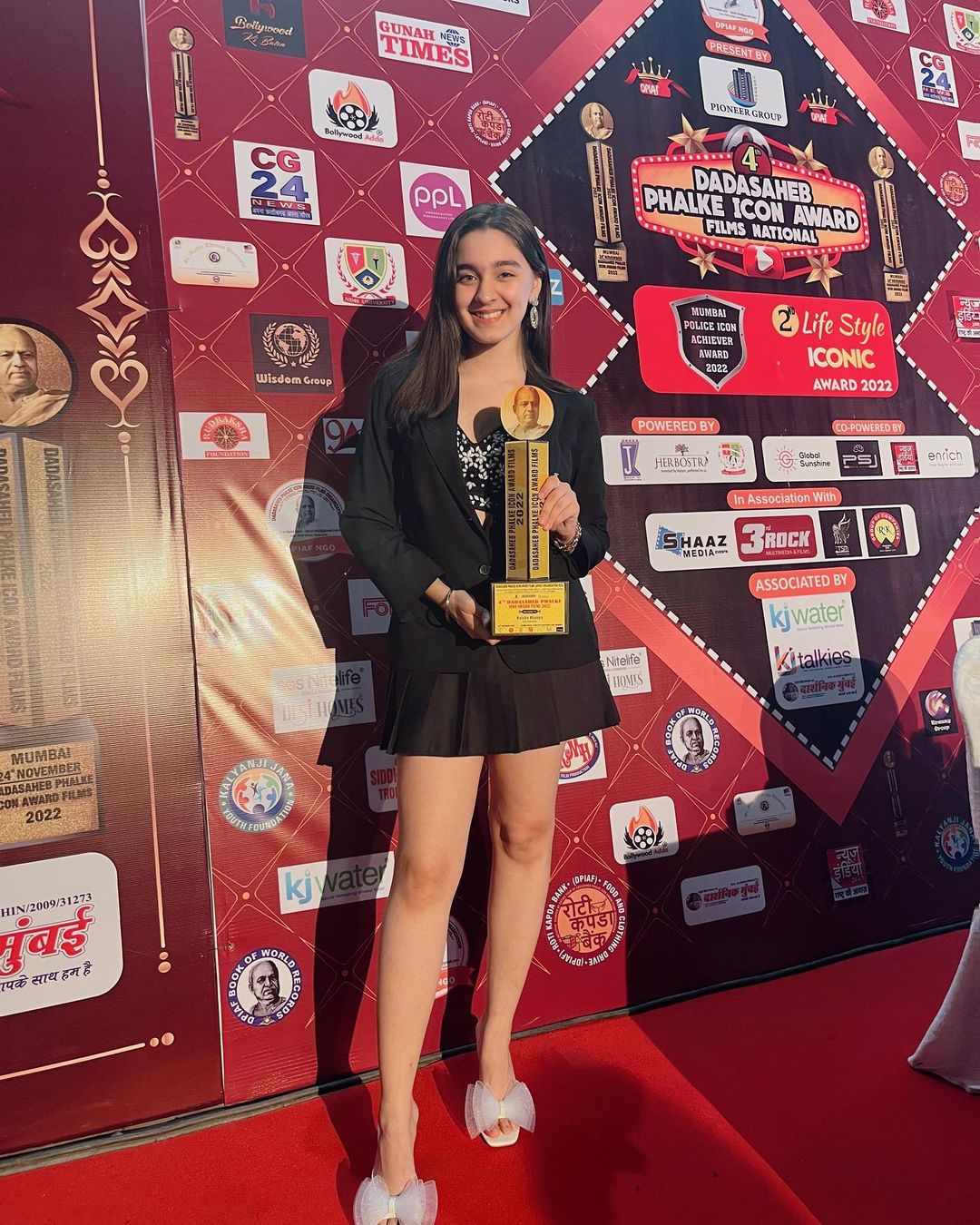 Naisha Khanna with Best Child Artist Award won at the 4th Dadasaheb Phalke Icon Award Films 2022