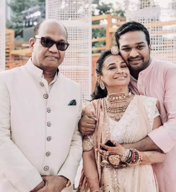 Navin Agarwal with his wife, Ruchira and son, Naivedya Agarwal