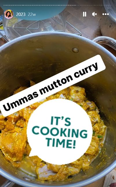 Niiniin Kassim cooking mutton curry