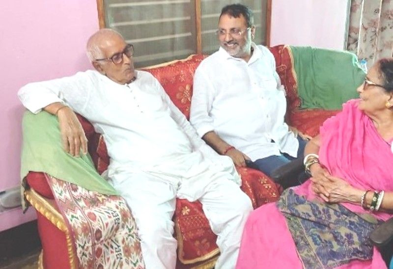 Nishikant Dubey with his parents
