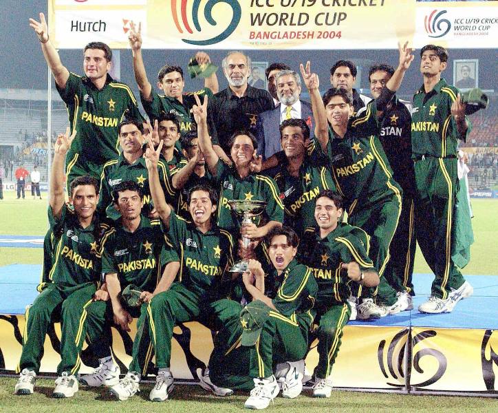 Pakistan U-19 team after winning the 2004 Under-19 Cricket World Cup