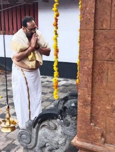 Rajeev Chandrasekhar offering prayers at the Thiruvani Kavu Bhagavathi Temple at Mullurkara, Thrissur