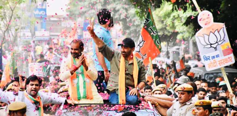 Ramesh Bidhuri campaigning with Sunny Deol ahead of the 2019 general elections