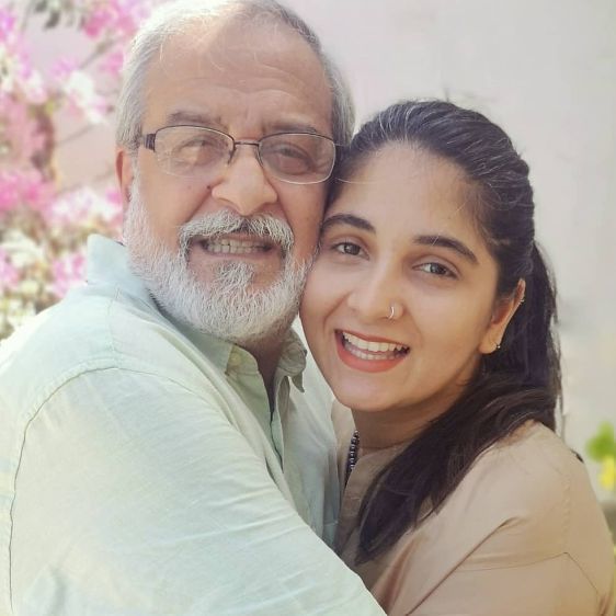 Sanam Saeed father and sister