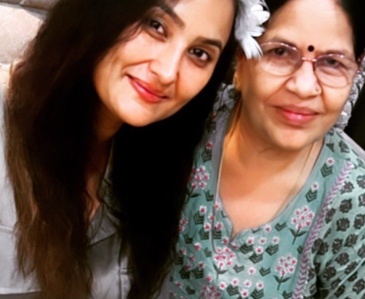Sapna Sikarwar with her mother