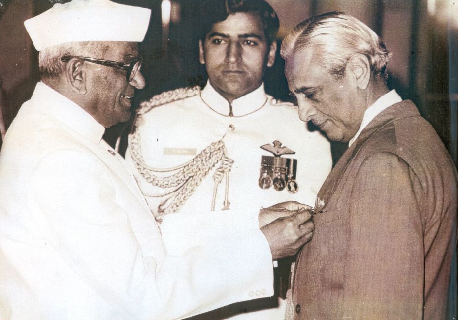 Satish Dhawan receiving the Padma Vibhushan in 1981