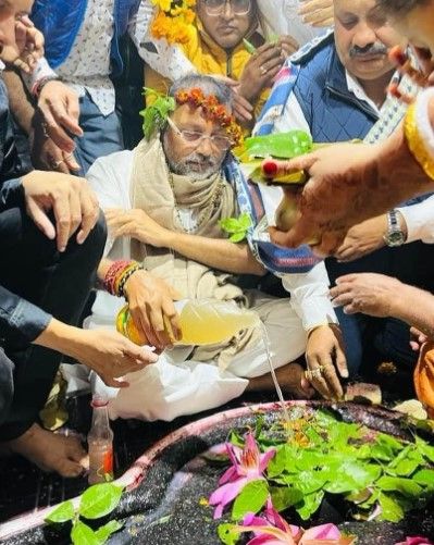 Shashikant Dubey worshipping in a temple