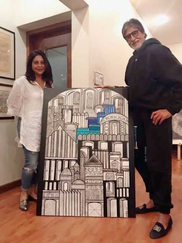 Shefali Shah presenting her painting to the legendary actor Amitabh Bachchan