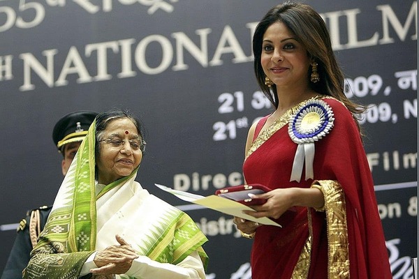 Shefali Shah receiving the national award for the film 'Gandhi, My Father' from the then president, Pratibha Patil