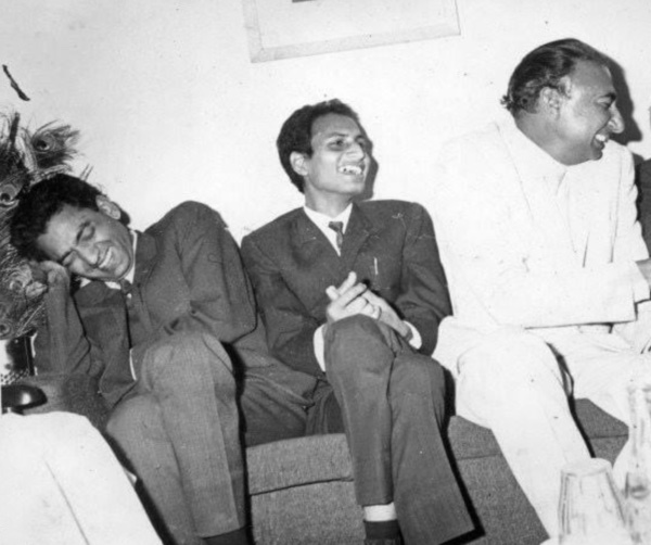 Shiv Kumar Batalvi (extreme left) with Sahir Ludhianvi (extreme right)