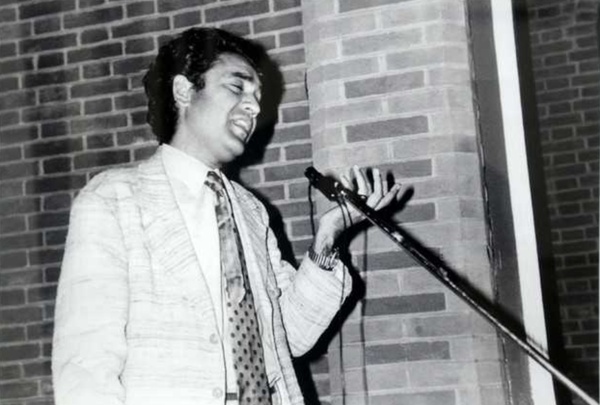 Shiv Kumar Batalvi reciting his poetry in London in 1972