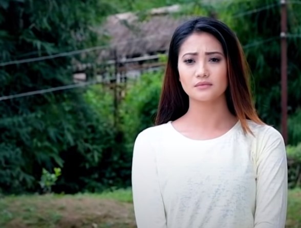 Soma Laishram in a still from the music video Nura Pakhang (Eu e Tu)