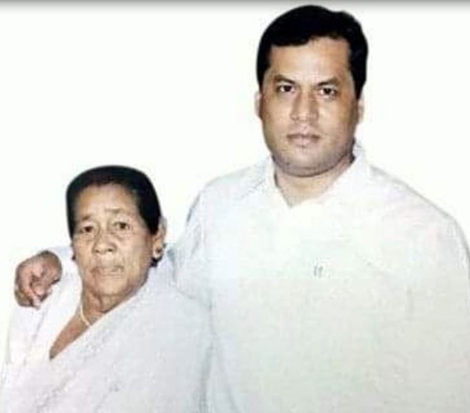  Sarbananda Sonowal with his mother