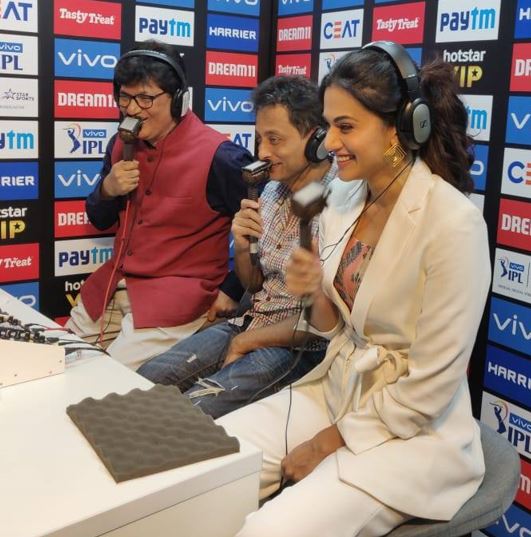 Sujoy Ghosh (centre) doing commentary while promoting his film Badla