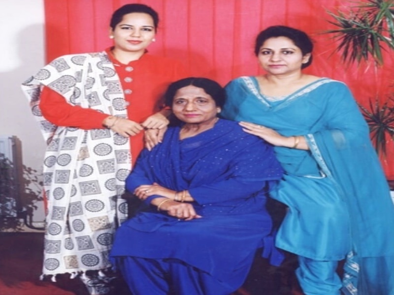 Surinder Kaur (centre) with Dolly Guleria (right) and Sunaini (left)