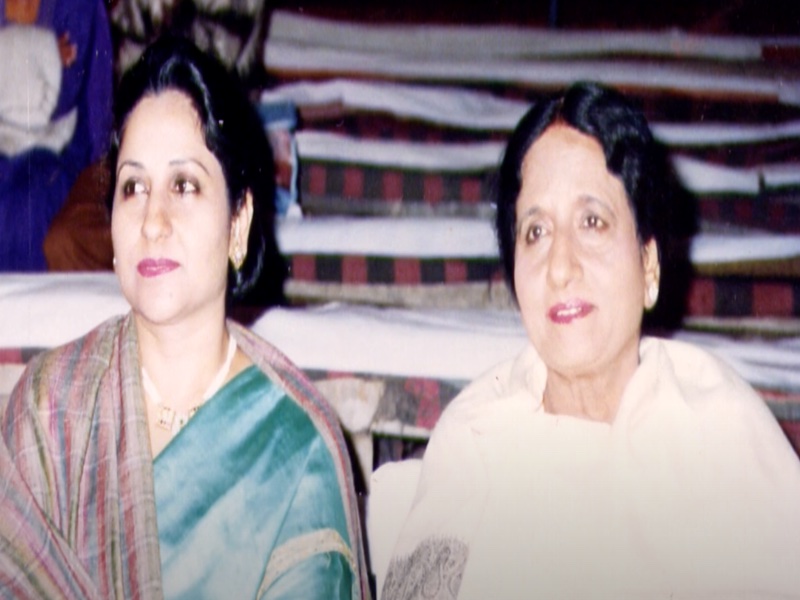 Surinder Kaur with her daughter Dolly Guleria (left)