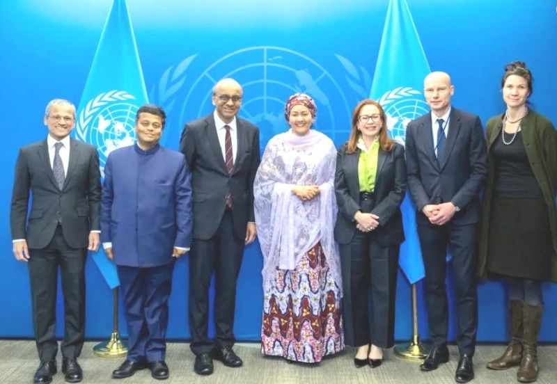 Tharman Shanmugaratnam (third from the left) with the co-chairs of the UN Global Commission of Water