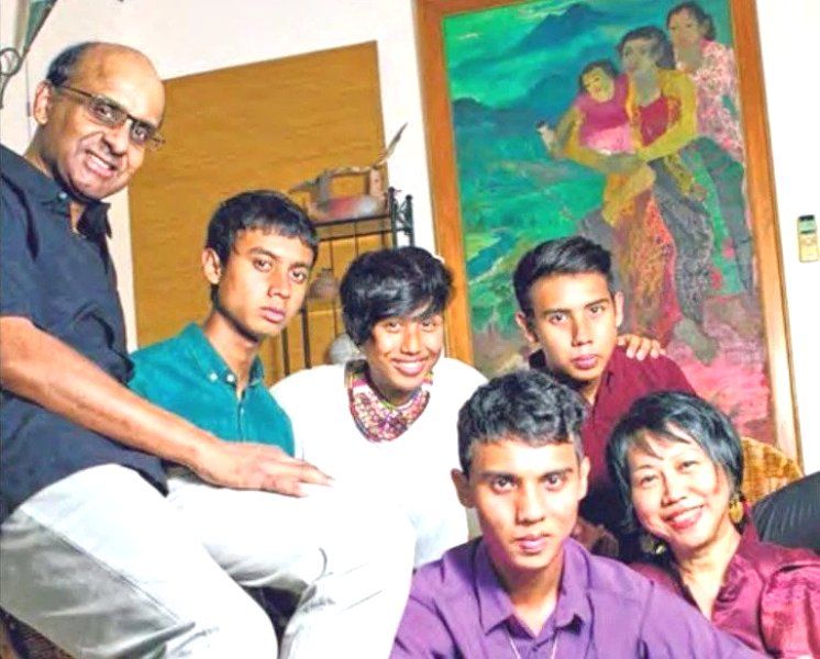 Tharman Shanmugaratnam with his wife and children