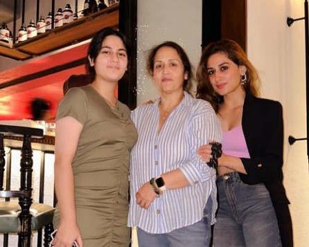 Uditi Singh posing with her mother and sister