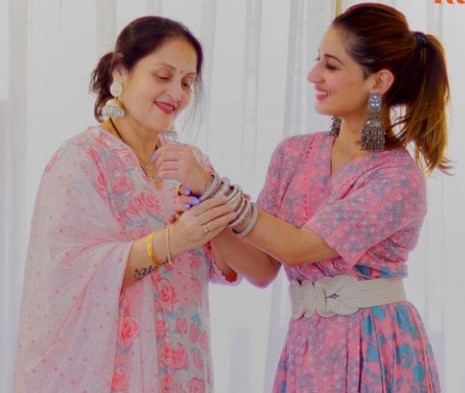 Uditi Singh with her mother