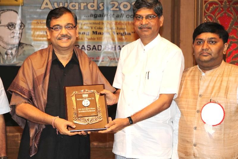 Ujjwal Nikam receiving the Bhim Ratna Awards 2011