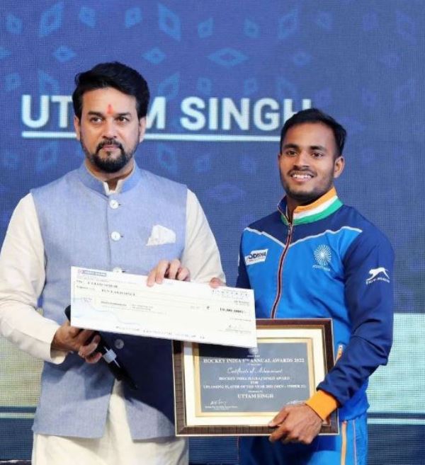 Uttam singh receiving award at the 5th annual awards from Union Cabinet minister Anurag Thakur