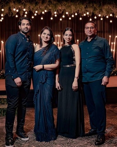 Vidushi Kaul with her parents and brother