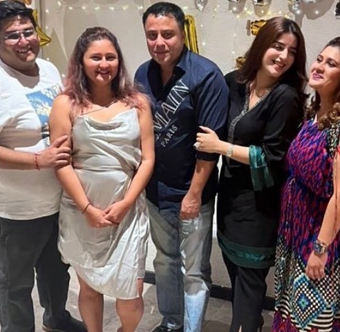 Waahid Ali Khan posing with his family and Rashmi Desai