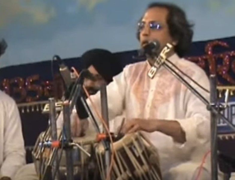 Yogesh Samsi performing live at Harballabh Sangeet Sammelan in 2010