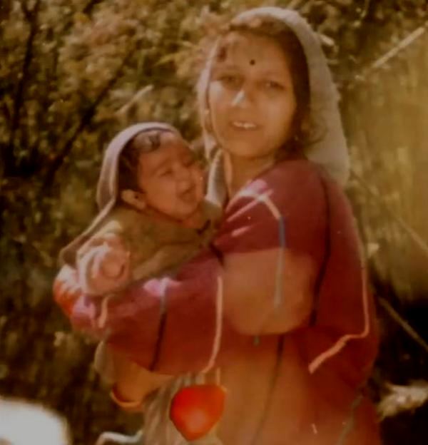 A childhood picture of Komal Saklani with her mother