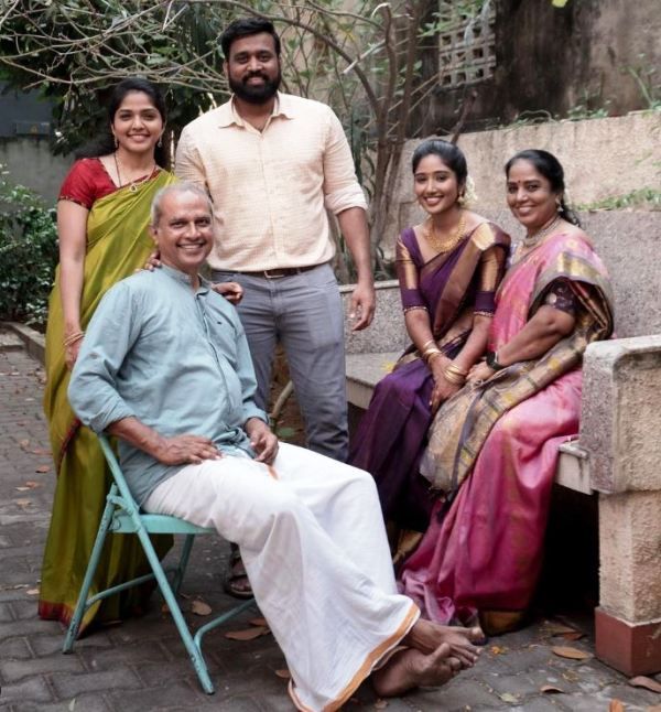A family picture of Deepika Venkatachalam