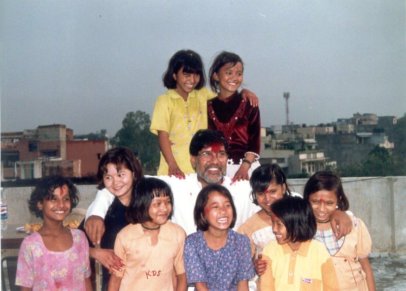 A photo of Kailash with the freed Nepalese girls who were working forcefully in the circus in UP