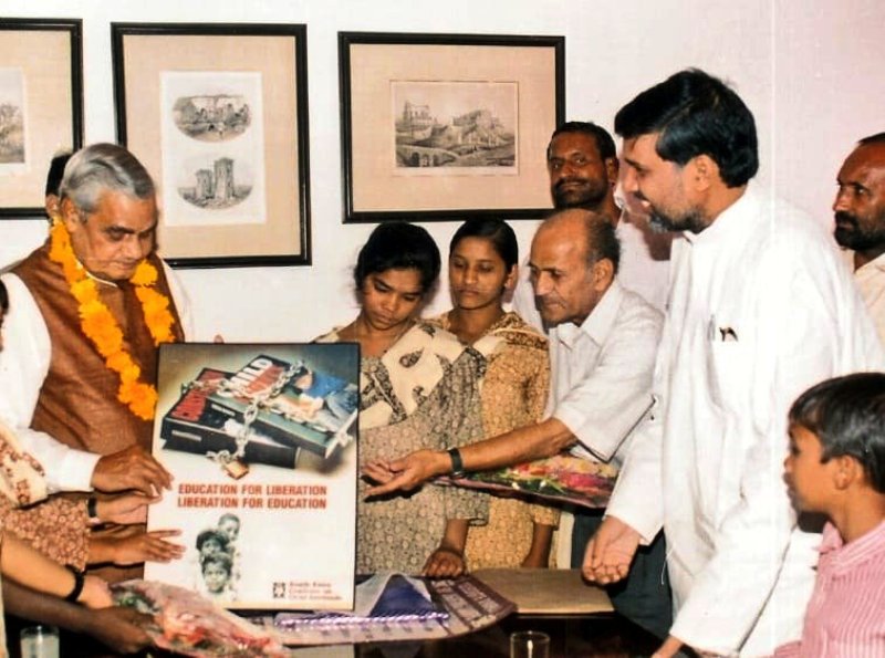 A photo of Satyarthi with Prime Minister Atal Bihari Vajpayee