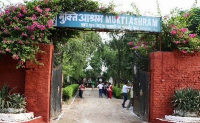 A photo of the main gate of Mukti Ashram