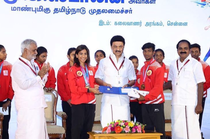Aarathy Kasturi Raj receiving an honour from the Government of Tamil Nadu