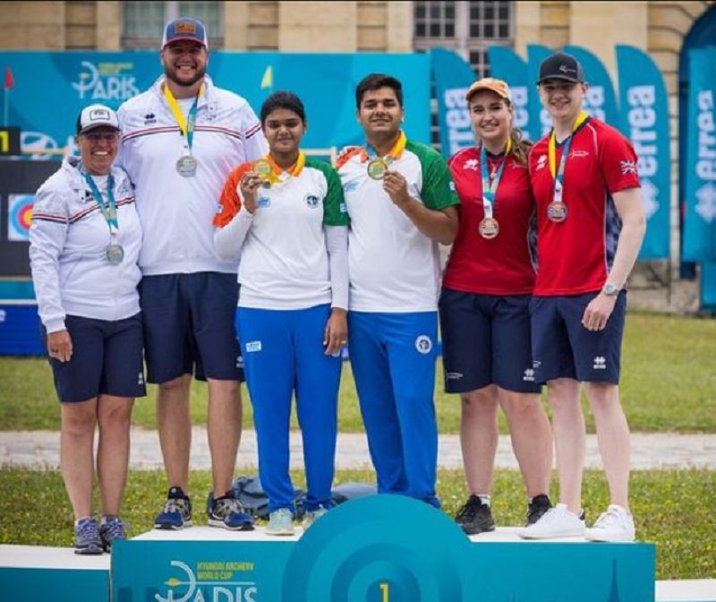 Abhishek Verma and Jyothi Surekha Vennam posing with gold medal at the 2022 Archery World Cup held in Paris
