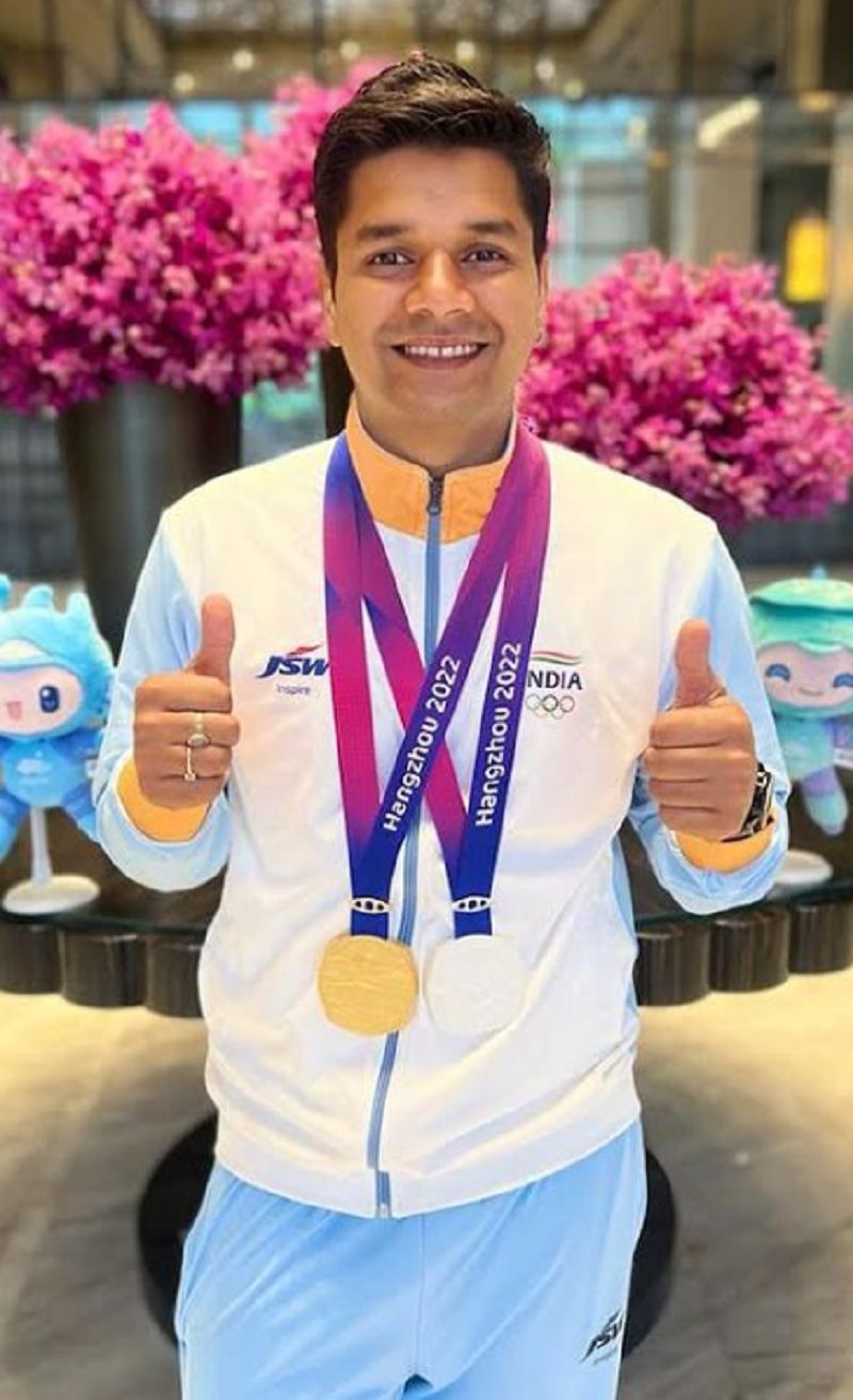Abhishek Verma posing with his medals at the 2022 Asian Games held in Hangzhou
