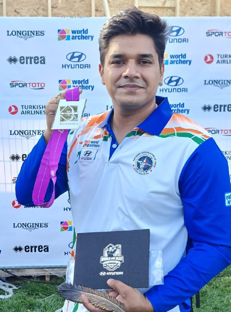 Abhishek Verma posing with silver medal in mixed team event at the World Archery Championship 2021 held in Yankton